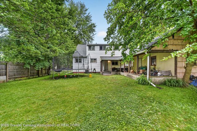 2212 Auburn Avenue, Holt, MI 48842
