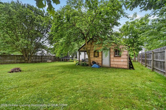 2212 Auburn Avenue, Holt, MI 48842