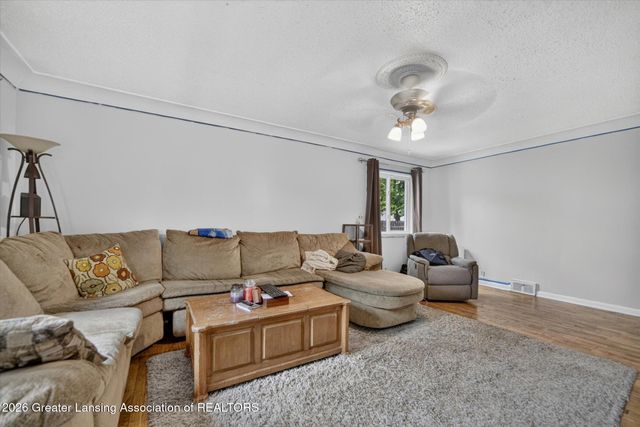 2212 Auburn Avenue, Holt, MI 48842