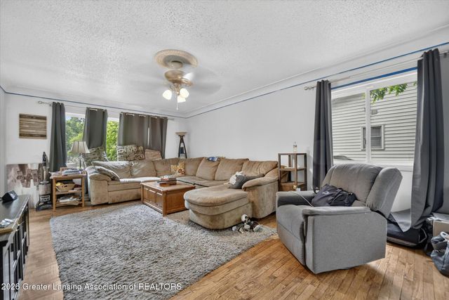2212 Auburn Avenue, Holt, MI 48842
