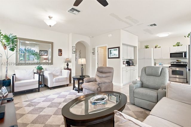 2466 NE 3rd Ct, Homestead, FL 33033