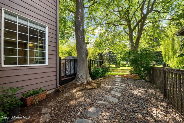 1407 Mathison DR, Sandpoint, ID 83864