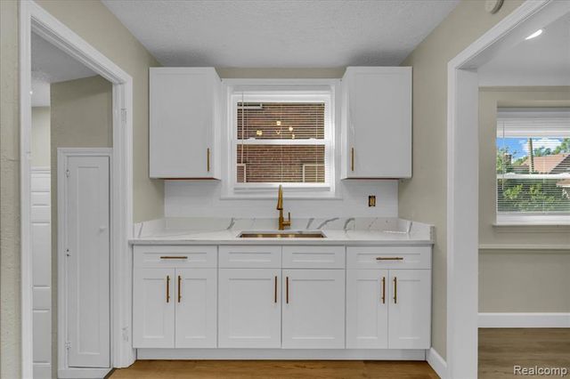 18458 Snowden Street, Detroit, MI 48235