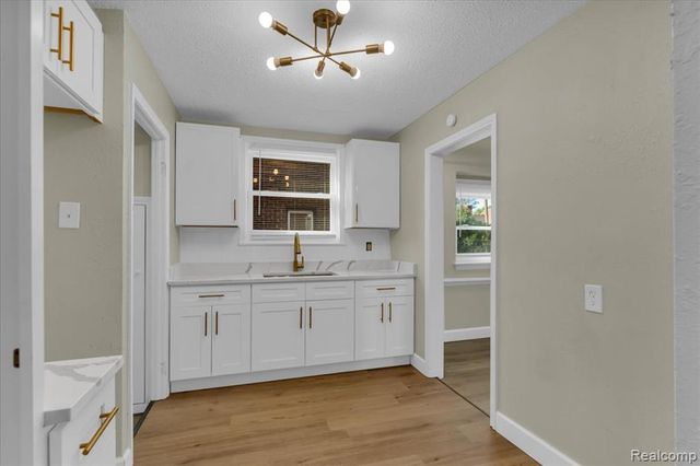 18458 Snowden Street, Detroit, MI 48235