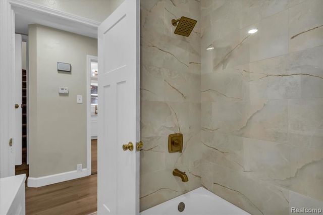 18458 Snowden Street, Detroit, MI 48235