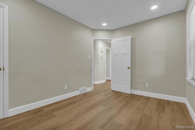 18458 Snowden Street, Detroit, MI 48235