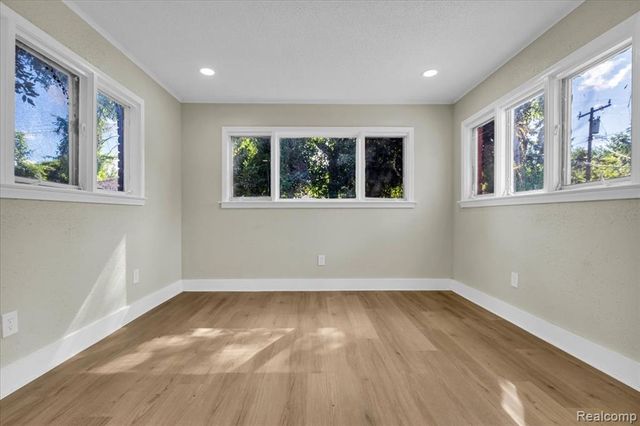 18458 Snowden Street, Detroit, MI 48235