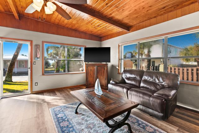 17850 Lynn Street, Panama City Beach, FL 32413