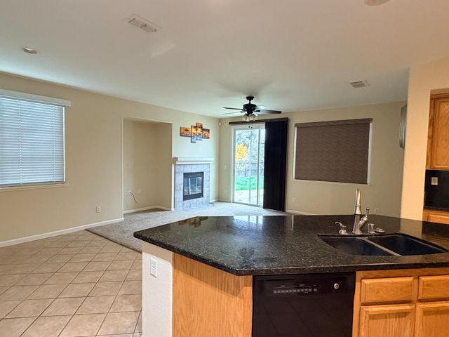 1161 Bronco Dr, Plumas Lake, CA 95961