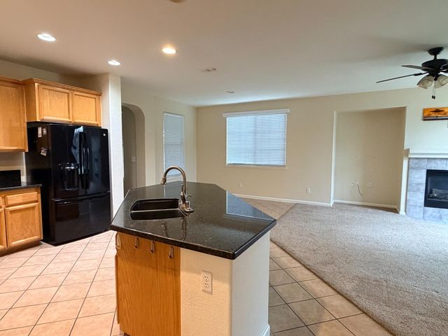 1161 Bronco Dr, Plumas Lake, CA 95961