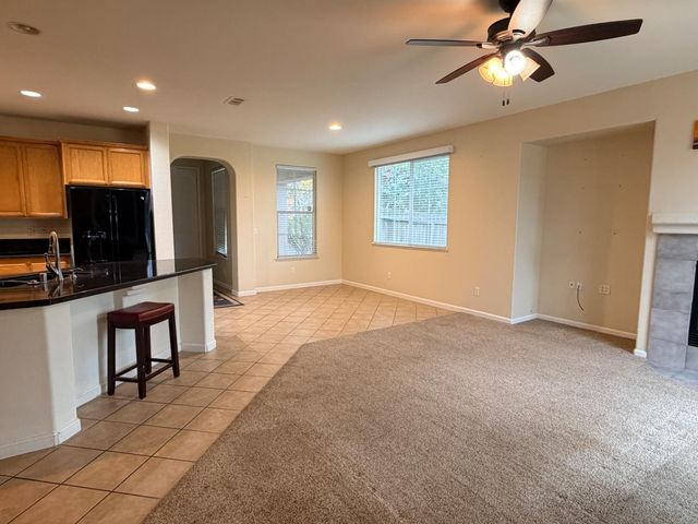 1161 Bronco Dr, Plumas Lake, CA 95961