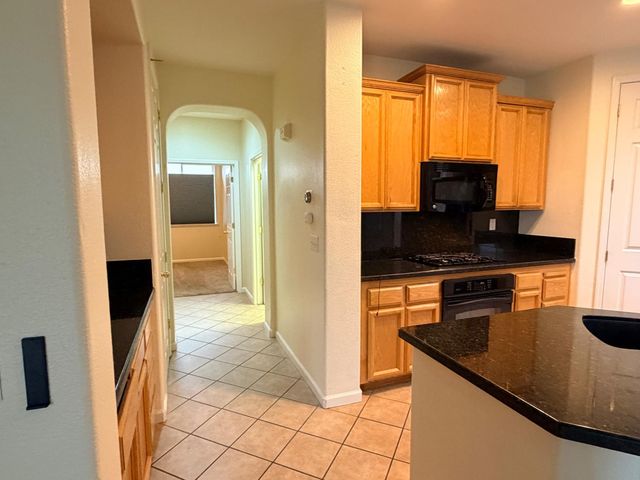 1161 Bronco Dr, Plumas Lake, CA 95961