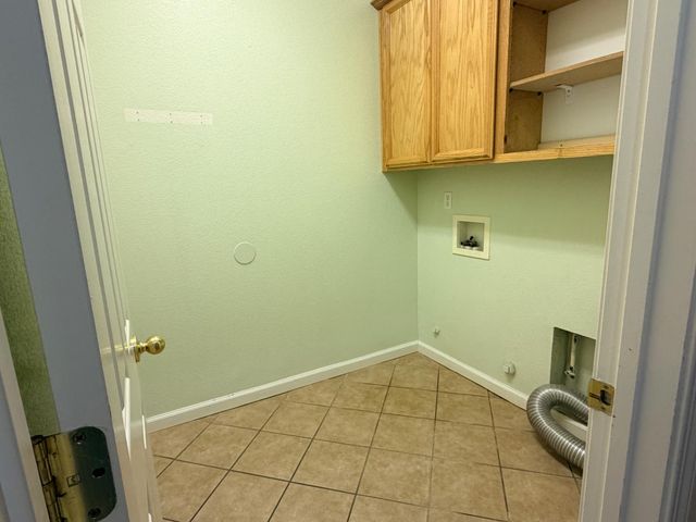 1161 Bronco Dr, Plumas Lake, CA 95961