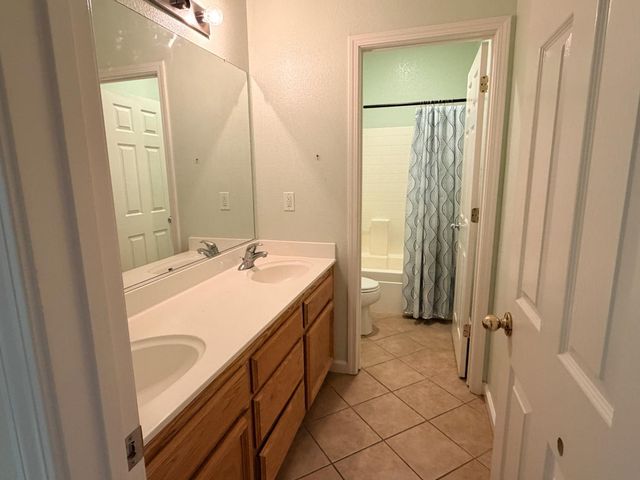 1161 Bronco Dr, Plumas Lake, CA 95961