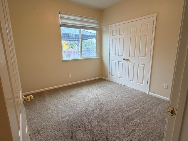 1161 Bronco Dr, Plumas Lake, CA 95961