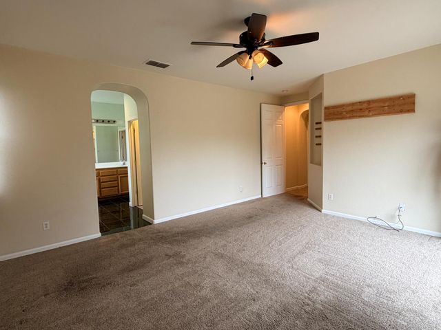 1161 Bronco Dr, Plumas Lake, CA 95961