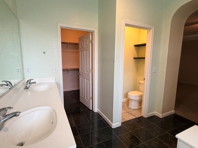 1161 Bronco Dr, Plumas Lake, CA 95961