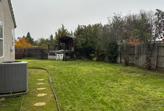 1161 Bronco Dr, Plumas Lake, CA 95961