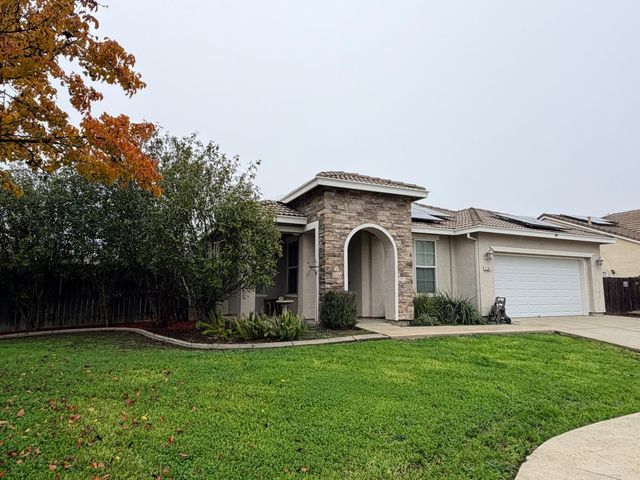 1161 Bronco Dr, Plumas Lake, CA 95961