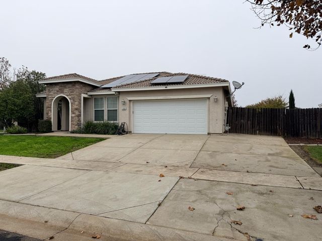 1161 Bronco Dr, Plumas Lake, CA 95961