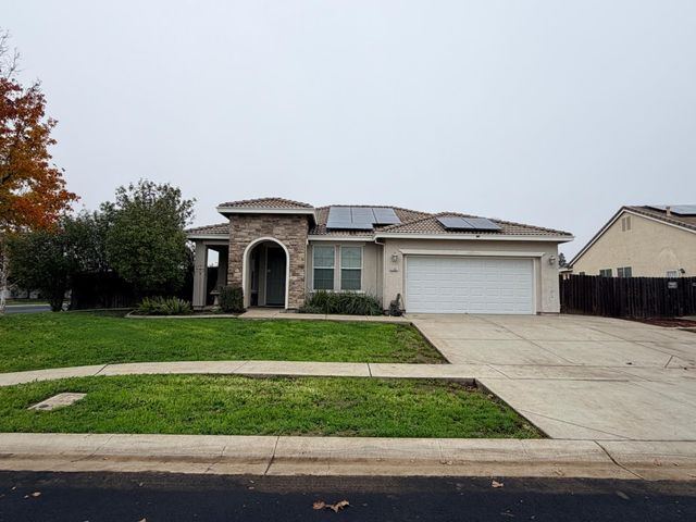 1161 Bronco Dr, Plumas Lake, CA 95961