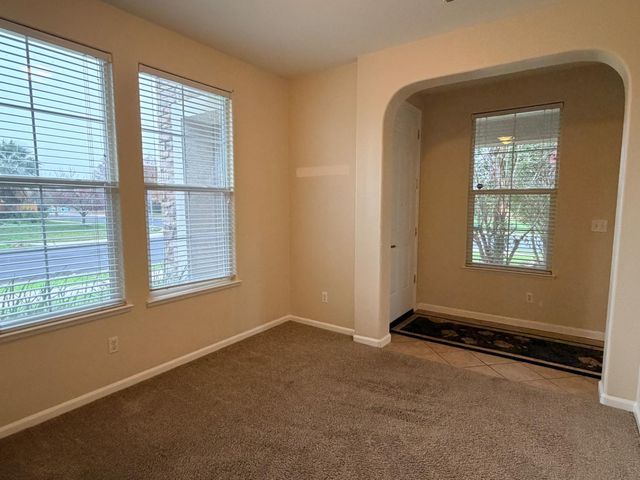 1161 Bronco Dr, Plumas Lake, CA 95961