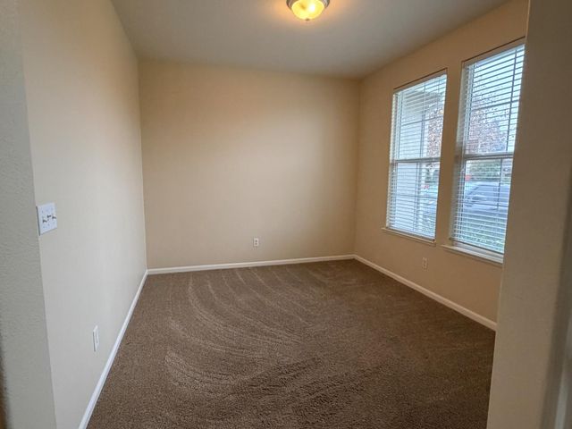 1161 Bronco Dr, Plumas Lake, CA 95961