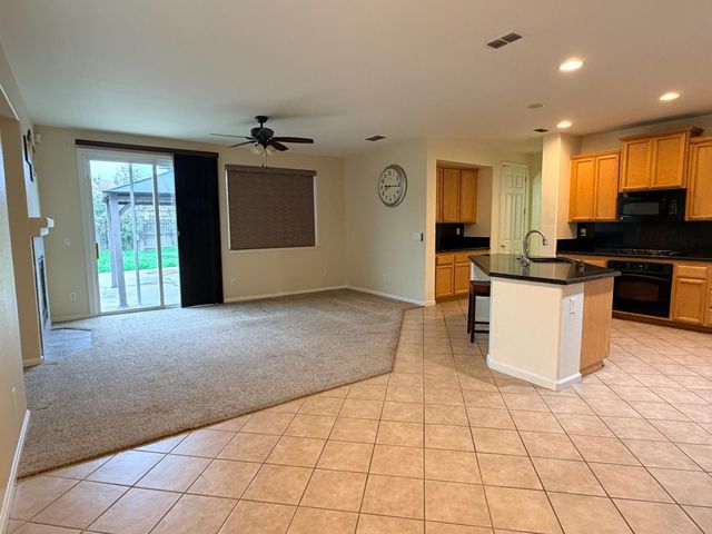 1161 Bronco Dr, Plumas Lake, CA 95961