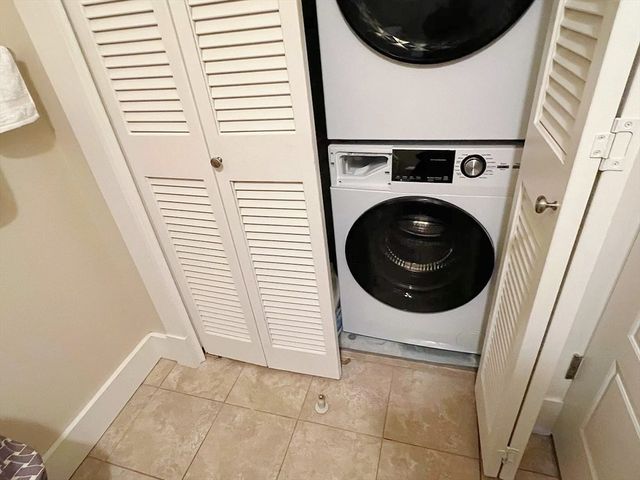 54 Loomis St 1103, Bedford, MA 01730