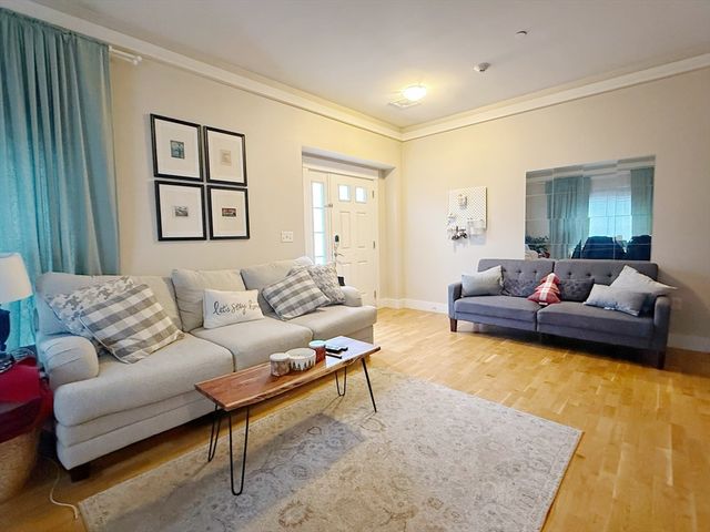 54 Loomis St 1103, Bedford, MA 01730