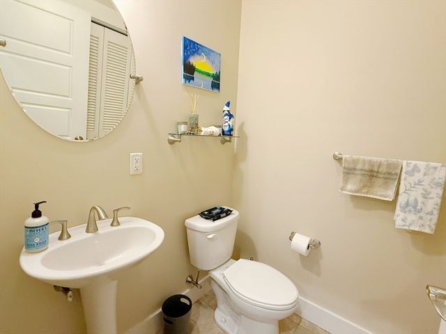 54 Loomis St 1103, Bedford, MA 01730