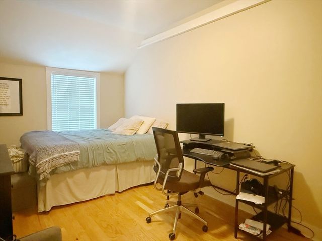 54 Loomis St 1103, Bedford, MA 01730