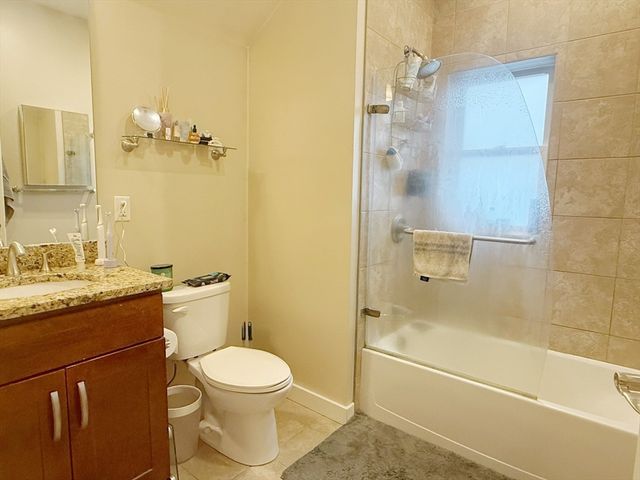 54 Loomis St 1103, Bedford, MA 01730