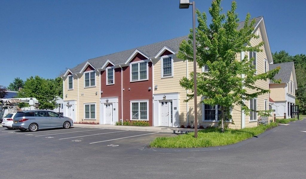 54 Loomis St 1103, Bedford, MA 01730