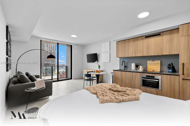 121 NE 5 2700, Miami, FL 33132