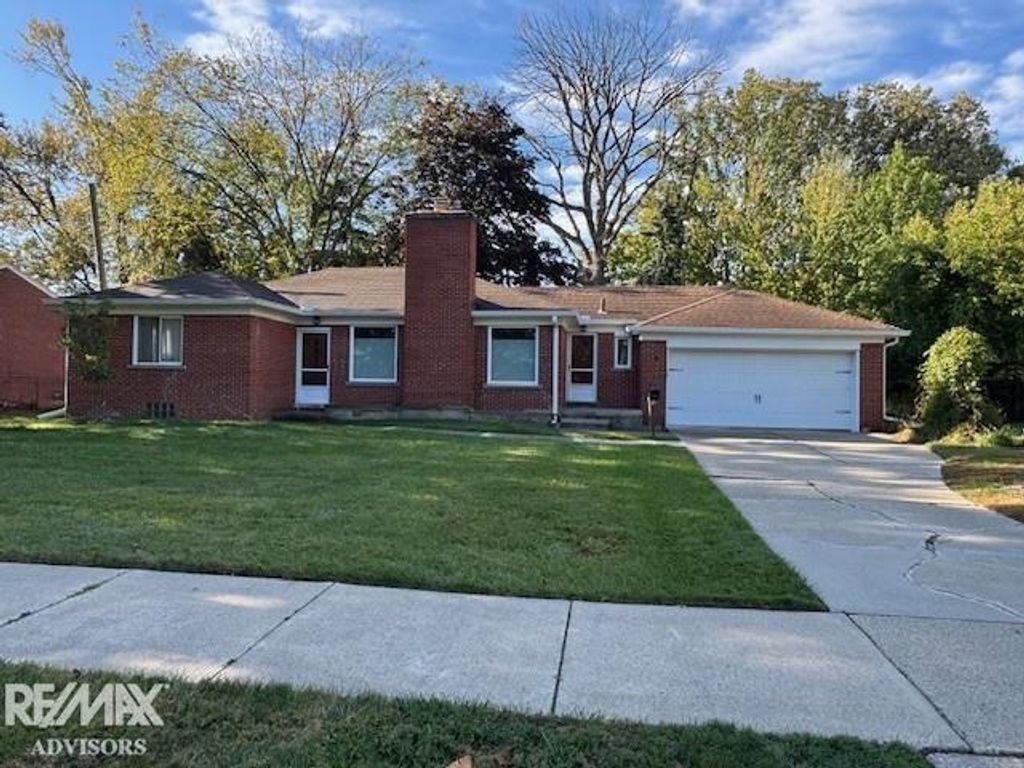 20696 Huntington Avenue, Harper Woods, MI 48225