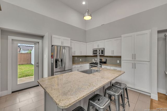 728 E Guenther St, San Antonio, TX 78210