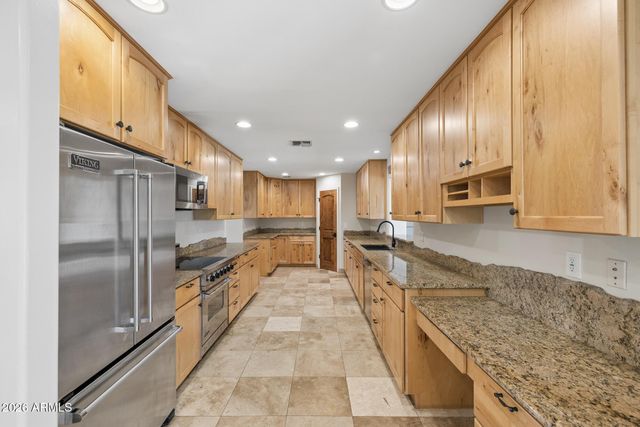6332 E Earll Drive, Scottsdale, AZ 85251