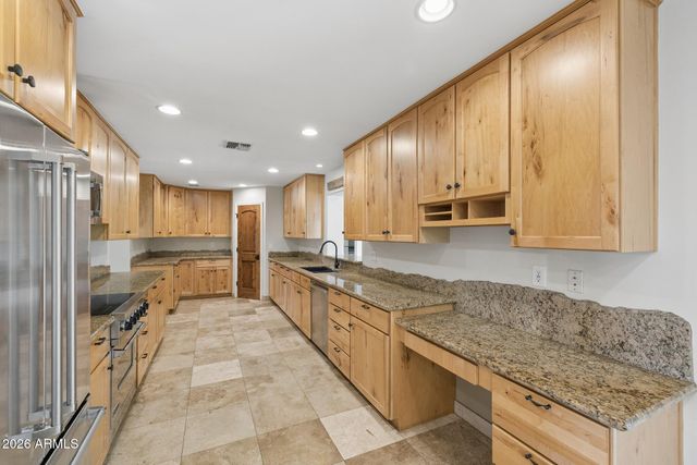 6332 E Earll Drive, Scottsdale, AZ 85251