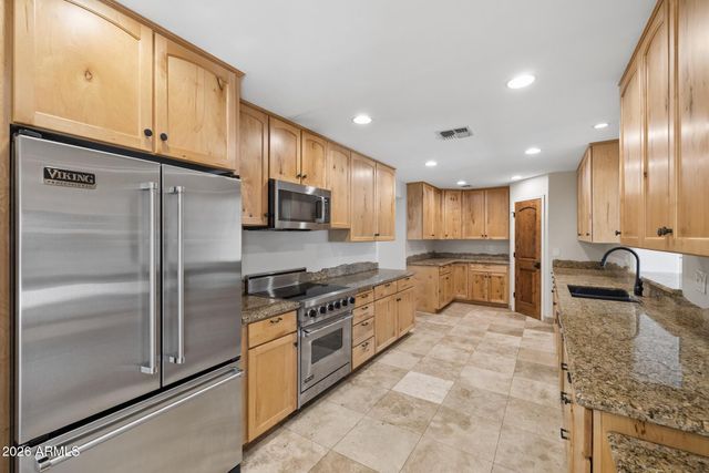 6332 E Earll Drive, Scottsdale, AZ 85251