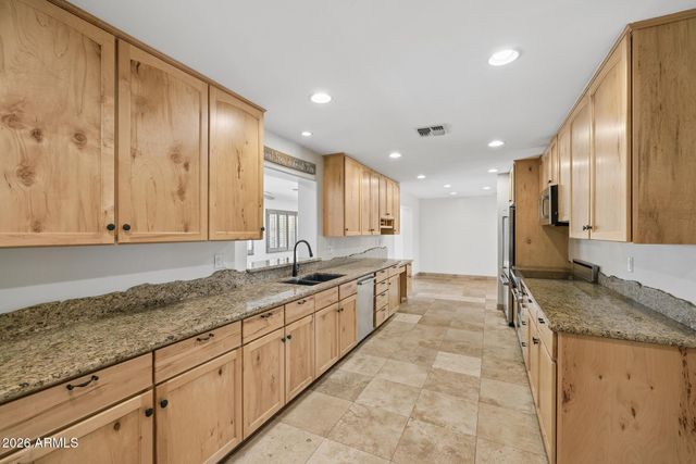6332 E Earll Drive, Scottsdale, AZ 85251