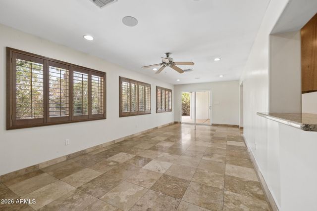 6332 E Earll Drive, Scottsdale, AZ 85251