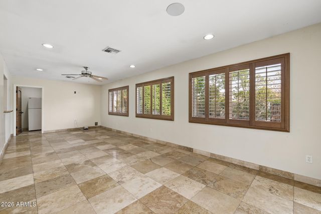 6332 E Earll Drive, Scottsdale, AZ 85251