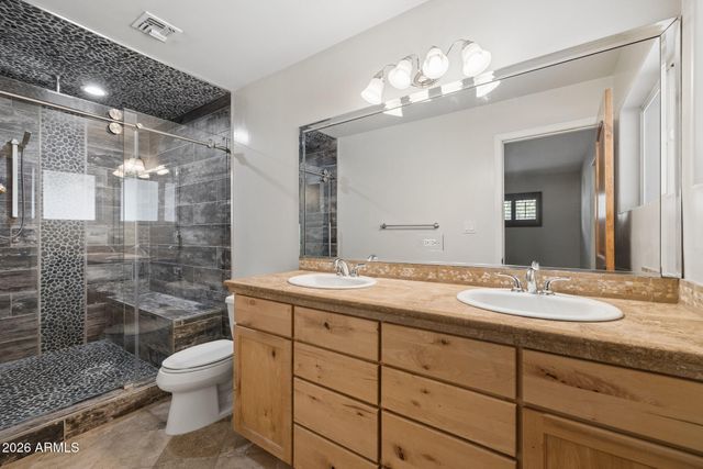 6332 E Earll Drive, Scottsdale, AZ 85251