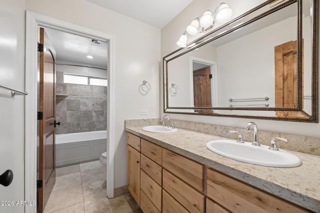 6332 E Earll Drive, Scottsdale, AZ 85251