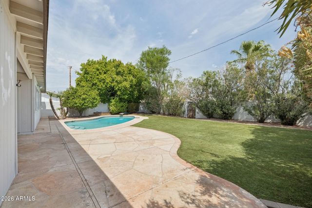 6332 E Earll Drive, Scottsdale, AZ 85251