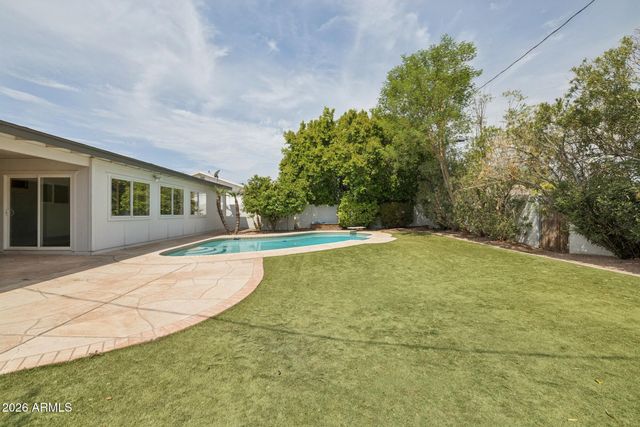 6332 E Earll Drive, Scottsdale, AZ 85251