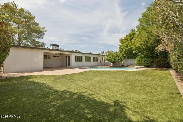 6332 E Earll Drive, Scottsdale, AZ 85251