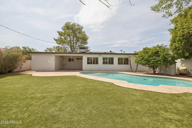 6332 E Earll Drive, Scottsdale, AZ 85251