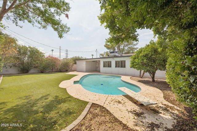 6332 E Earll Drive, Scottsdale, AZ 85251